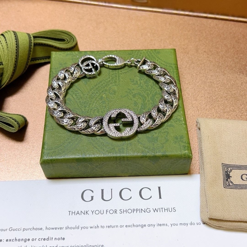 G*u*i bracelets